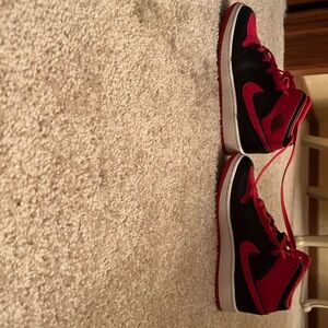 Jordans girls or boys shoes worn a couple times the size is 3.5